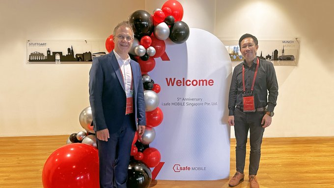  Martin Haaf and Kah Lip Vap