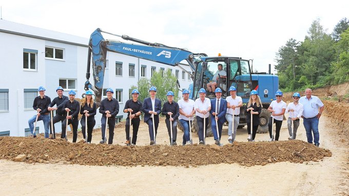 Ground-breaking ceremony for company ei.safe MOBILE expands its headquarters in the i-Park Tauberfranken and doubles the existing floor spacexpansion