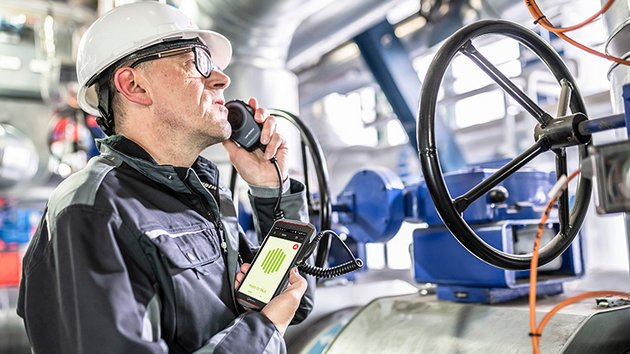 World's first 5G smartphone IS540.1 for explosion hazardous areas now available 5G ex-smartphone IS540.1 for ATEX IECEx zone 1/21 in use with PTT solution