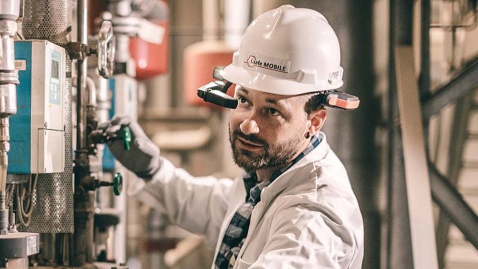 قدمت الشركة اختراعًا عالميًا من خلال جهاز HMT-1Z1 قدمت الشركة اختراعًا عالميًا من خلال جهاز HMT-1Z1